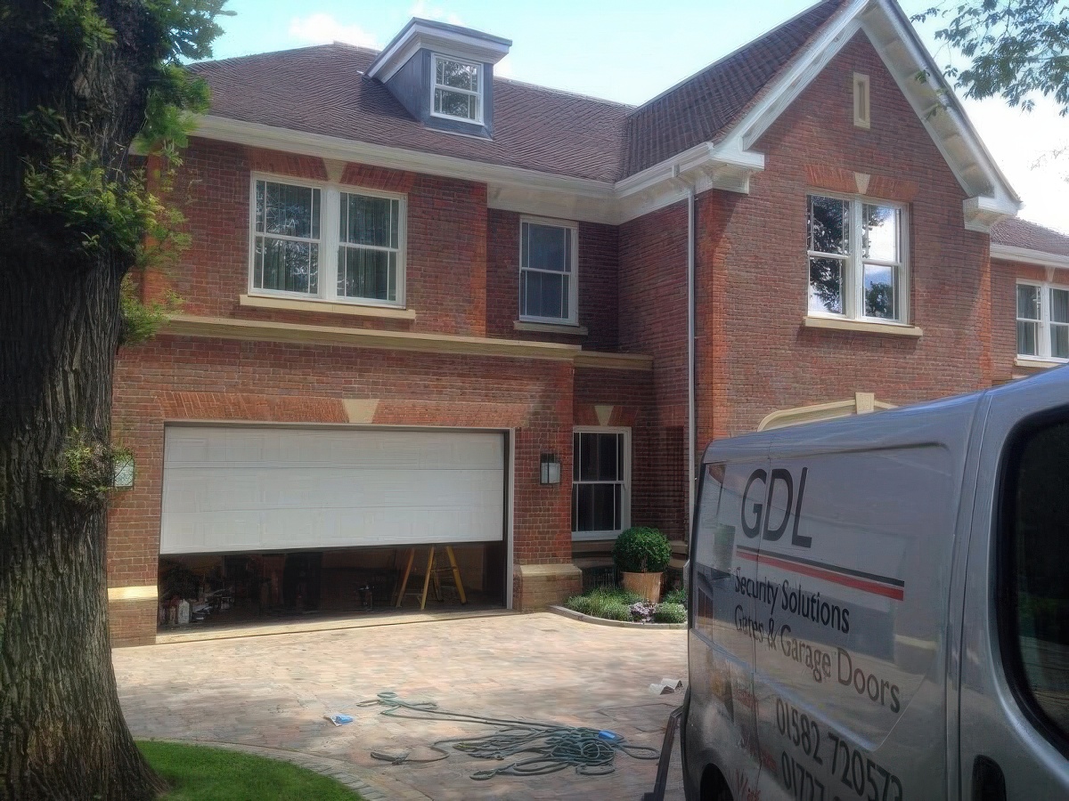 garage doors bedfordshire